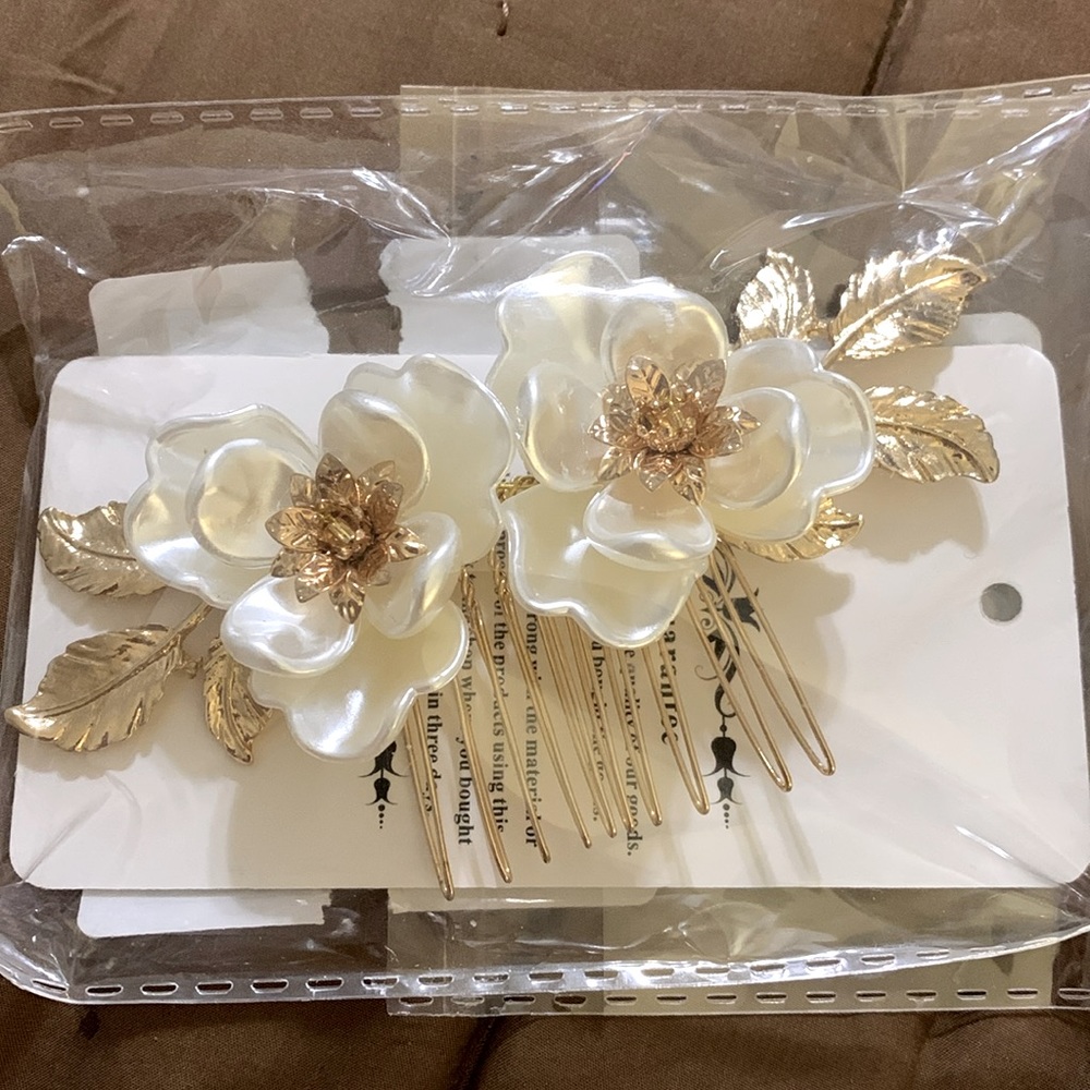 Bridal White floral Hair clip.